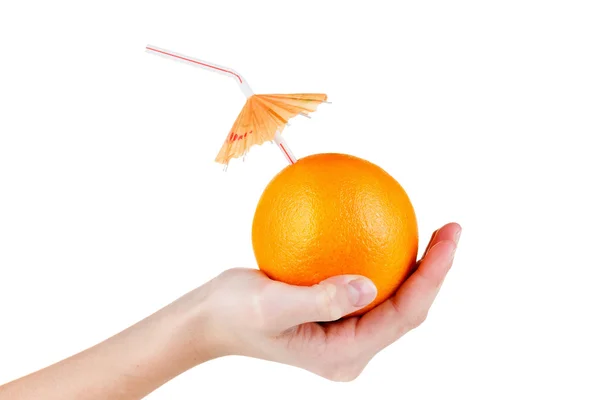 Concepto zumo de naranja con paraguas aislado en blanco — Foto de Stock