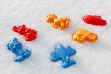 Renkli oyuncaklar üzerinde havai görünümü,