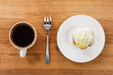 Tatlı çörek ve kahve. Üstten Görünüm