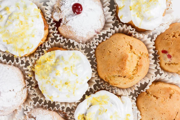 Kızılcık ve limon lezzet, closeup ile kekler — Stok fotoğraf