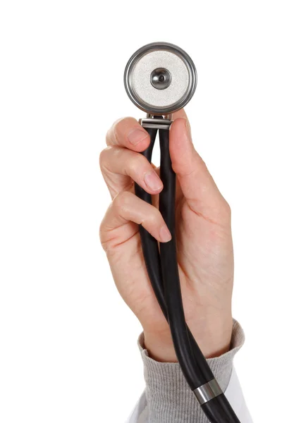 Mano del Doctor con estetoscopio aislada sobre fondo blanco — Foto de Stock