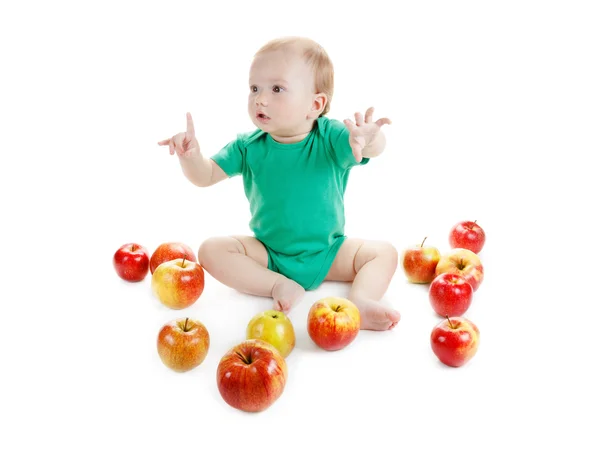 Bambino adorabile con mele su sfondo bianco — Foto Stock