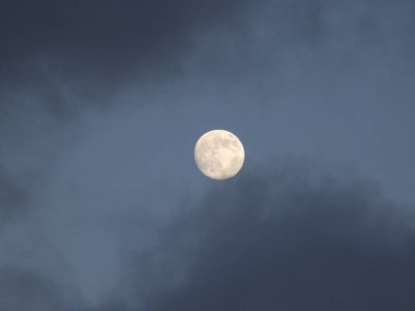 Yarım Ay gecesi manzara fotoğrafı.