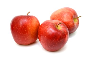 olgun kırmızı elma beyaz arkaplanda izole.
