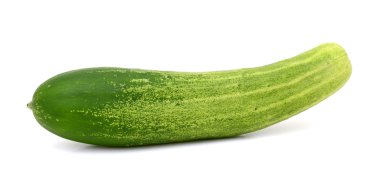 salatalık beyaz arkaplanda izole edildi