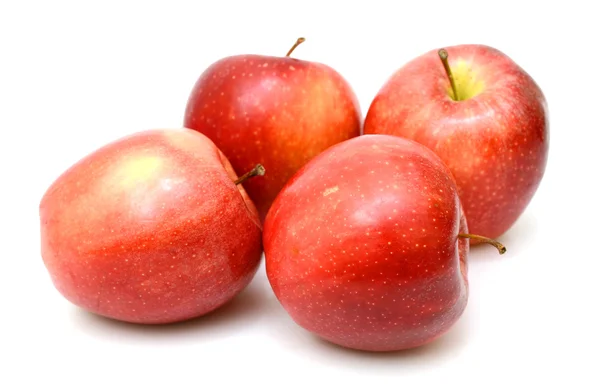 Стиглі червоні яблука ізольовані на білому тлі — стокове фото