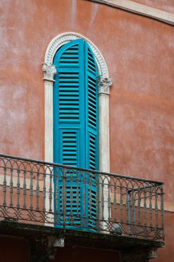 Verona 'da balkon. Mimari görünüm.