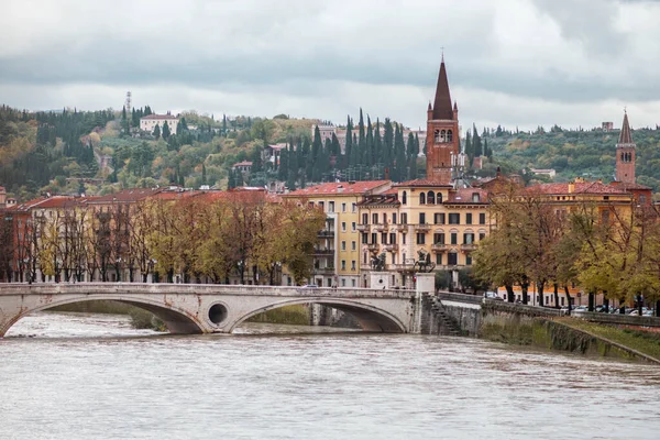 Panoramautsikt Över Bron Ponte Pietra Verona Vid Floden Adige Venetien — Stockfoto