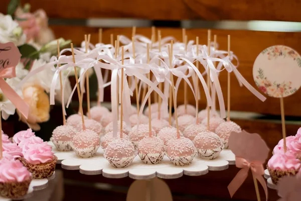 Schokoriegel Beim Hochzeitsempfang Holzinschrift Buchstaben Hochzeitsdekoration Rustikale Hochzeit — Stockfoto