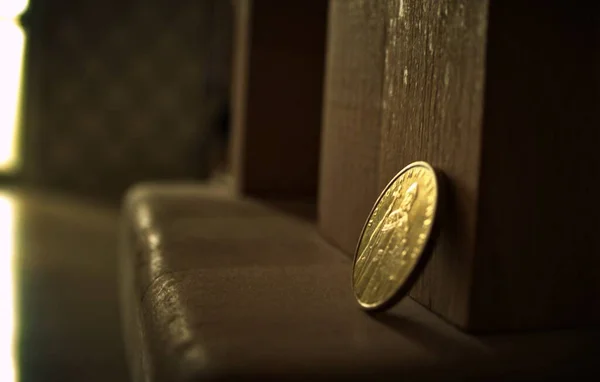 Bir peninin fotoğrafı, Ukrayna parası.