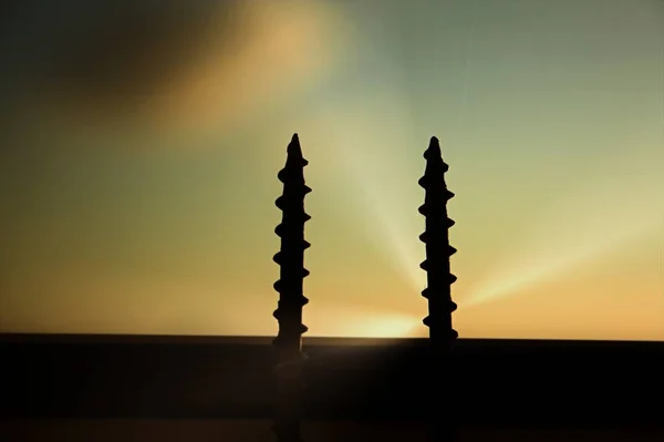 Altıgenler balkondan izliyor.