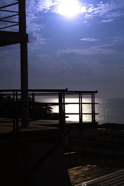 Sahilde gün batımı