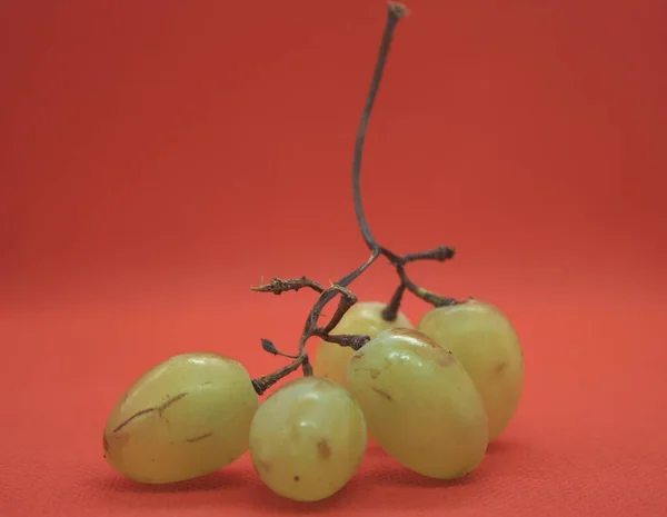 Yabanmersini karışımı, ahududu, yaban mersini, böğürtlen beyaz arka planda izole edilmiş, kırpma yolu, tam derinlik