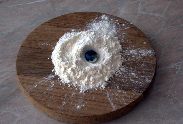 Yabanmersini karışımı, ahududu, yaban mersini, böğürtlen beyaz arka planda izole edilmiş, kırpma yolu, tam derinlik