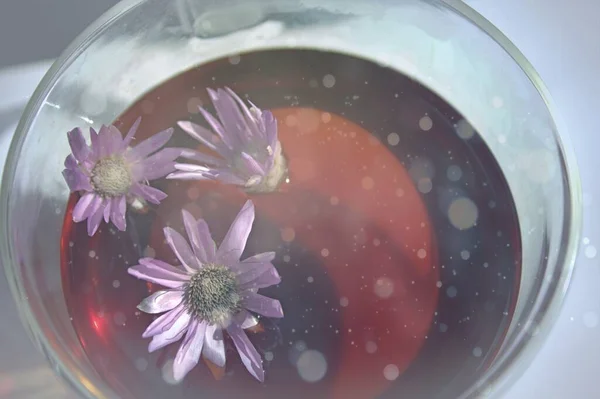 Cam bardak siyah çay