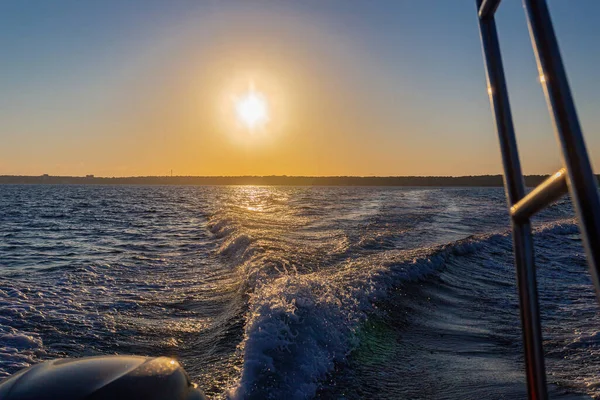 Mar Caminar Barco Justo Antes Puesta Del Sol Sol — Foto de Stock