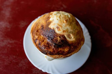 Tortilla kaplı bir tencere yahni..