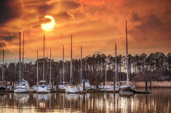 Småbåtshamn på Chesapeake Bay vid solnedgången — Stockfoto