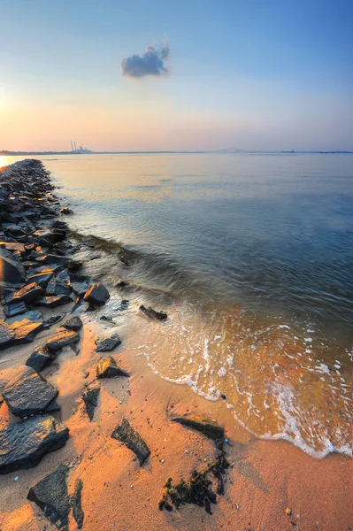 Chesapeake bay strand och brygga vid solnedgången — Stockfoto