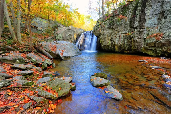 Fotos da High Dynamic Range de Kilgore Falls em Maryland no Outono — Fotografia de Stock