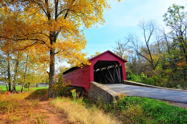 Maryland Covered bridge in Autumn — Stock Photo, Image