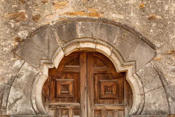 Fermeture des portes de l'église missionnaire de San Espada — Photo