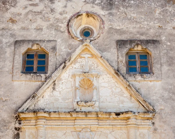 Façade extérieure de la vieille église missionnaire de San Antonio — Photo