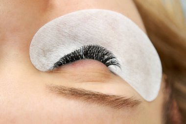 Uzatma işleminden sonra kirpiklerin kapatılması