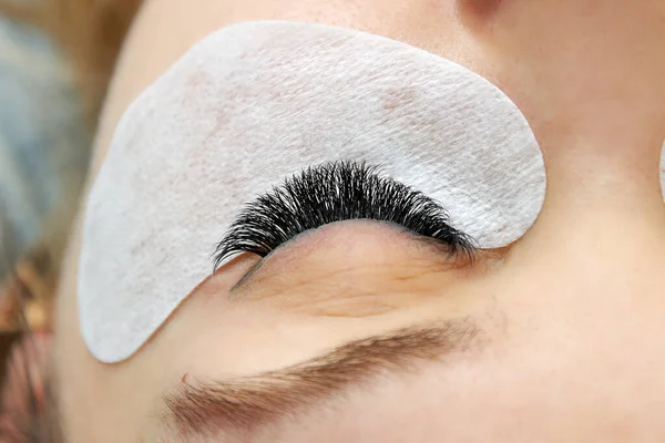 Close-up of the eyelashes after the extension procedure — Stock Photo, Image