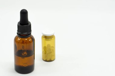 Çeşitli ilaçlar: tabletler, su toplayan tabletler, ilaçlar, makro, seçici odak, kopyalama alanı