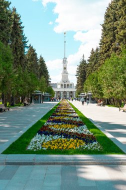 Moskova, 27 Mayıs 2021, Severny Rechnoy Vokzal, set kenarına park et.