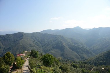 GRESUN, TURKEY - Siyahların güneşli gününde Fındık Dağı ve küçük köylerin (Piraziz - Kilili Ky) 27 Ağustos 2018 Manzarası