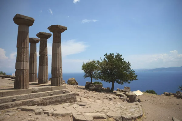 Parecen Columnas Gran Angular Del Templo Ciudad Antigua Atenea Assos — Foto de Stock