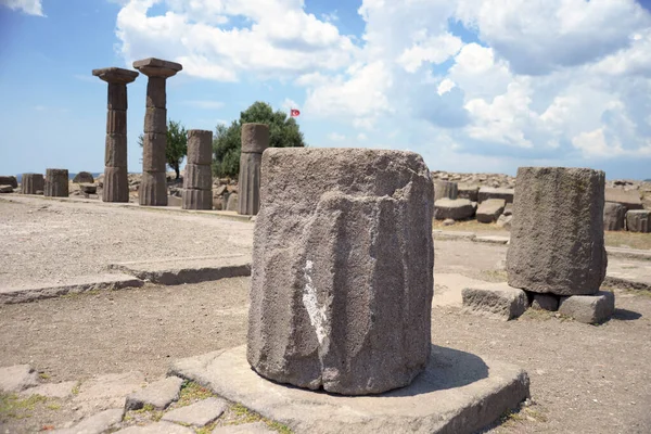 Kątowe Kolumny Świątyni Starożytnego Miasta Athena Assos Canakkale Turcja — Zdjęcie stockowe