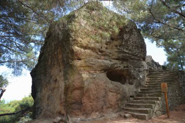 İlkbahar sabahı Kazdagi Dağı 'ndaki Zeus Altar' dan Ege Denizi manzarası Adatepe Köyü, Kucukkuyu, Canakkale
