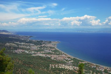 İlkbahar sabahı Kazdagi Dağı 'ndaki Zeus Altar' dan Ege Denizi manzarası Adatepe Köyü, Kucukkuyu, Canakkale