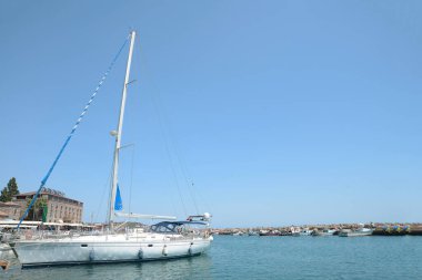 Güzel antik sahil kenti Assos Sunny Day, Canakkale, Türkiye.