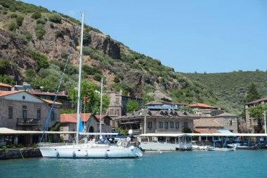 Tipik Ege Mimarisi ve güzel antik Assos kenti Sunny Day, Canakkale, Türkiye.