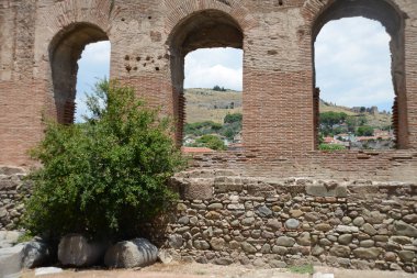 PERGAMON, TURKEY - 10 Temmuz 2018: Antik şehrin geleneksel el yapımı halıları satıldı, Bergama, İzmir