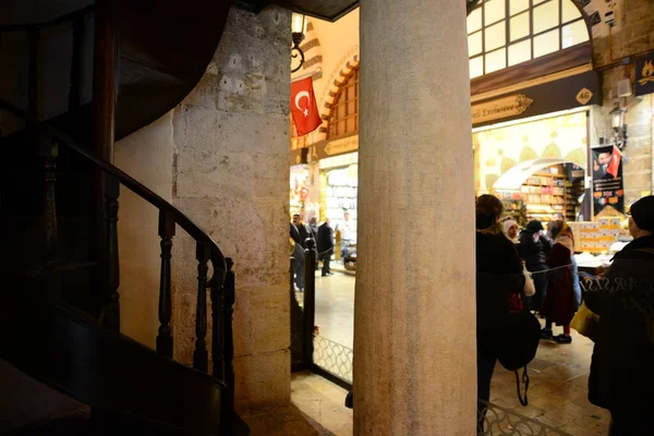 Istanbul Turkey March 2019 People Walking Shopping Spice Bazaar Misir — Stock Photo, Image