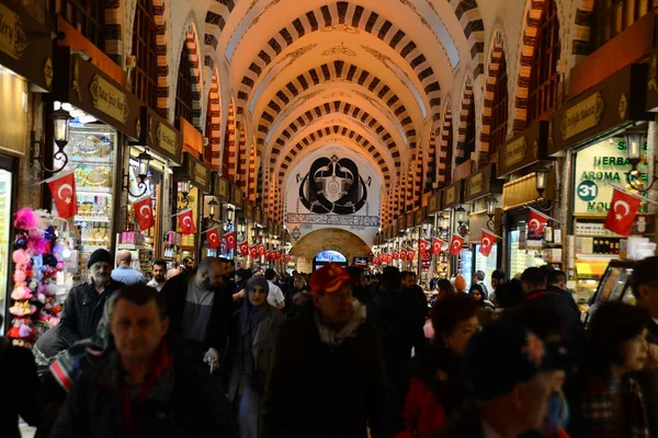 Istanbul Turkey March 2019 People Walking Shopping Spice Bazaar Misir — Stock Photo, Image