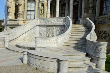 ISTANBUL, TURKEY - 9 Mart 2019: Çağdaş Binalar Kucuksu Sarayı (Pavilion) Kucuksu Sarayı, 19. yüzyıl Osmanlı İmparatorluğu dönemi yaz ve İstanbul 'un İstanbul kentinde bulunan bir avlanma sarayı.