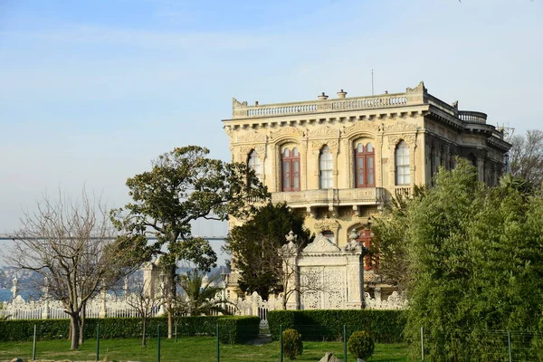 Istanbul Turquia Março 2019 Edifícios Contemporâneos Kucuksu Palace Pavilhão Kucuksu — Fotografia de Stock