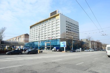 ZAPORIZHIA, UKRAINE - 24 Mart 2019: Şehir merkezindeki Congress Hotel Inturist 'in ön görüntüsü.