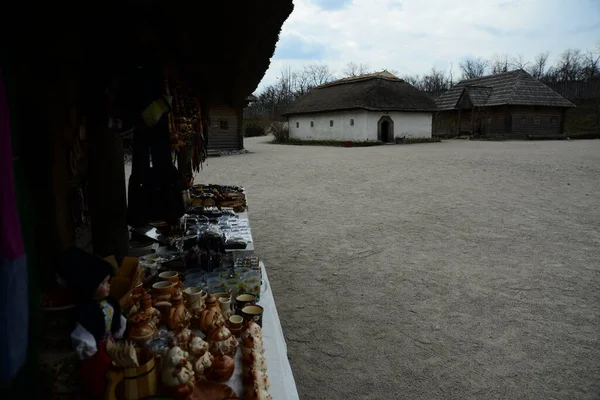 Zaporizhia Ucrânia Março 2019 Funcionários Tradicionais Vendem Cima Mesa Escultura — Fotografia de Stock