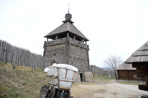 哥萨克人在乌克兰的Zaporozhye Sich建造了木制城堡 Zaporozhye的Khortitsa岛上的中世纪教堂 — 图库照片