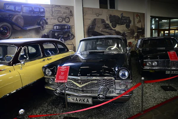 ザポリージャ ウクライナ 2019年3月24日 ザポリージャ市内のソ連とウクライナのヴィンテージ車の博物館でのバリケーションの車のフロントビュー 古いレトロヴィンテージ車のフェートン博物館のインテリア — ストック写真