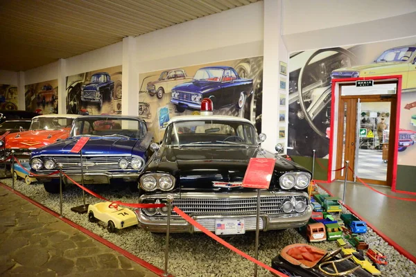 Zaporizhia Ucrânia Março 2019 Vista Frontal Sobre Carros Varicolored Museu — Fotografia de Stock