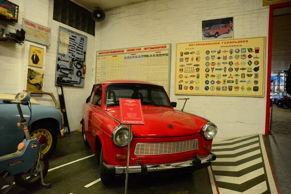 Zaporizhia Ukrajina Března 2019 Pohled Zepředu Pestrobarevné Automobily Muzeu Sovětských — Stock fotografie