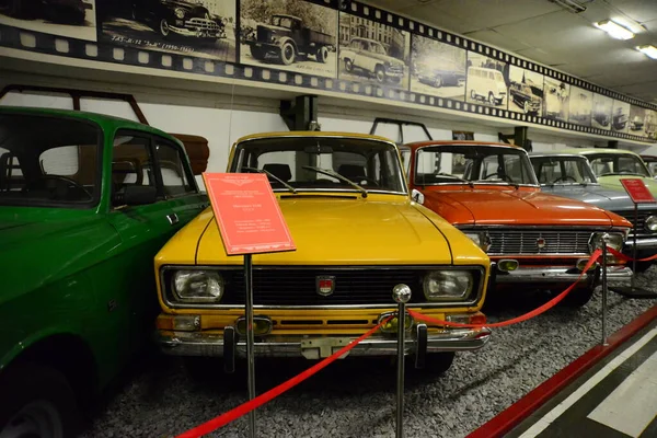 Zaporizhia Ucrânia Março 2019 Vista Frontal Sobre Carros Varicolored Museu — Fotografia de Stock